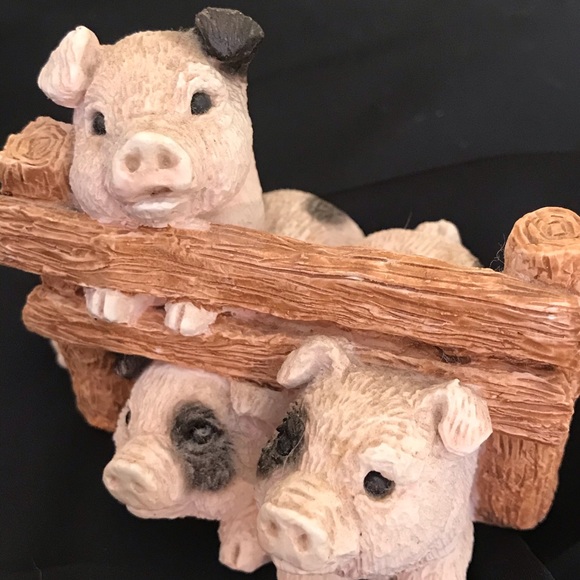 Three Little Pigs Sandicast Figurine - Picture 1 of 5